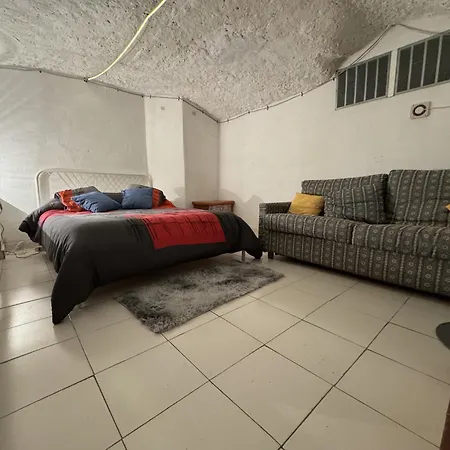 Il Segreto Di Via Laura - House In