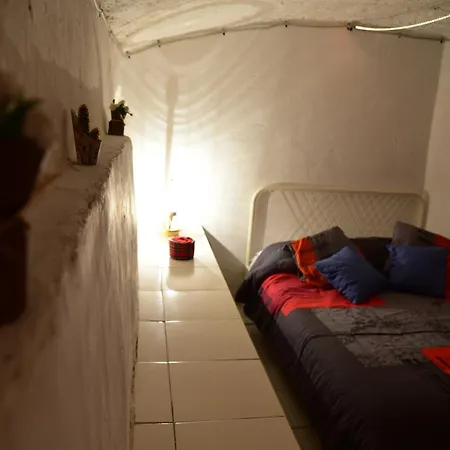 Apartamento Il Segreto Di Via Laura - House In